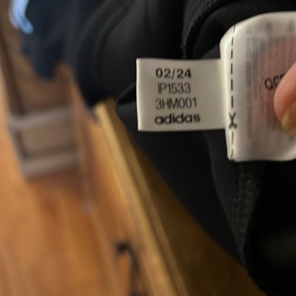 NWT Stylish Small Woman’s Cropped Black Pullover Hoodie - Picture 10 of 11